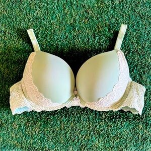 Torrid push-up plunge light green bra with lace trim in Size 40B